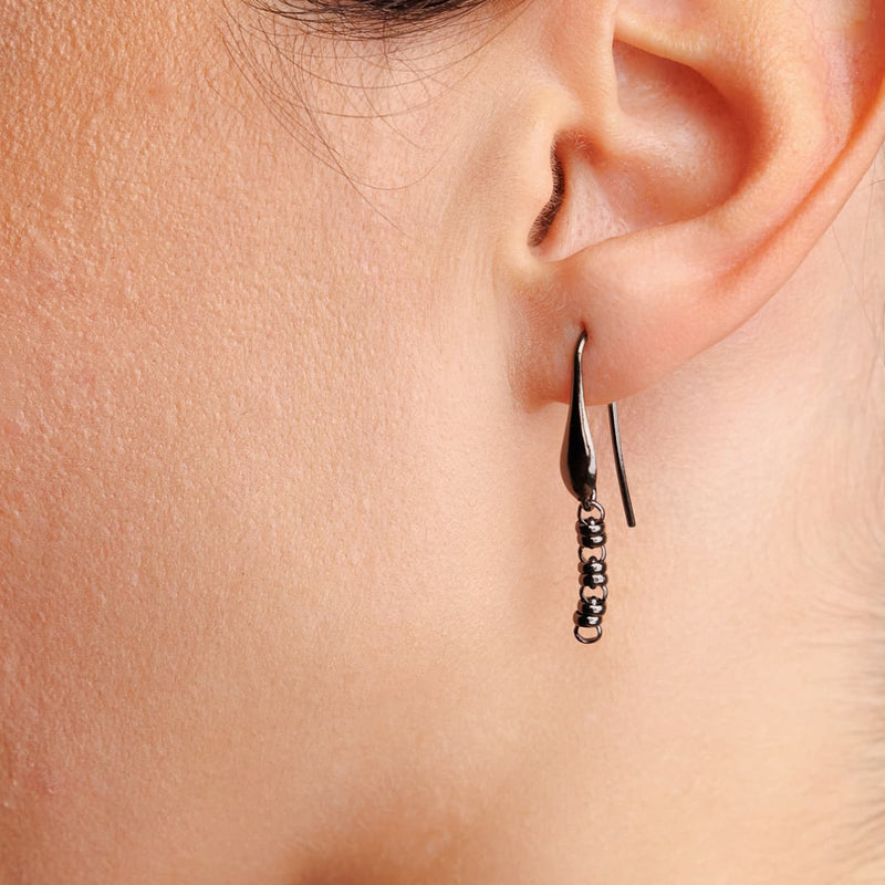 Links 3mm Earrings in Black, Short