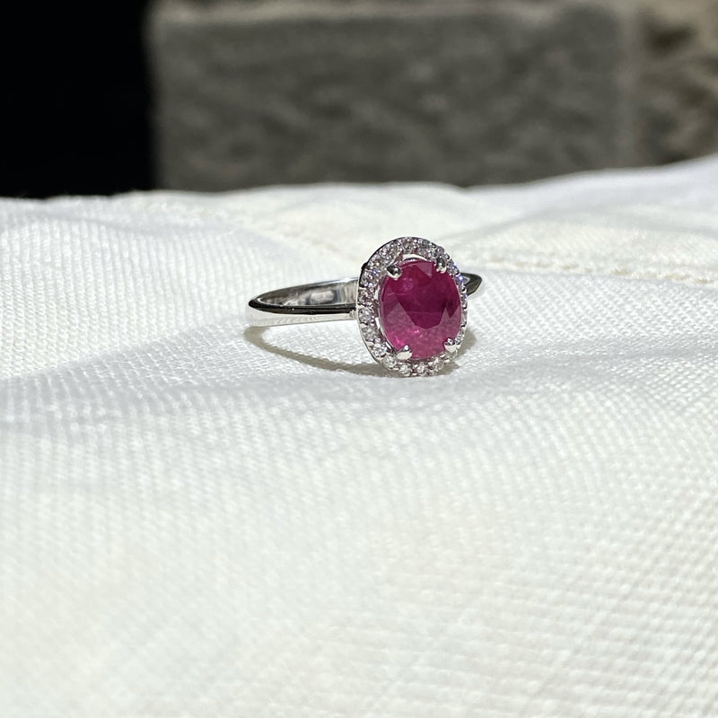 Ring in 18K White Gold with Oval Ruby and Diamond Halo