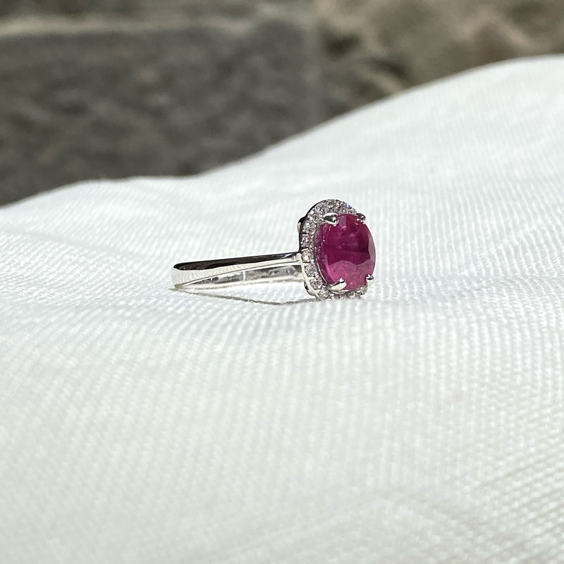 Ring in 18K White Gold with Oval Ruby and Diamond Halo
