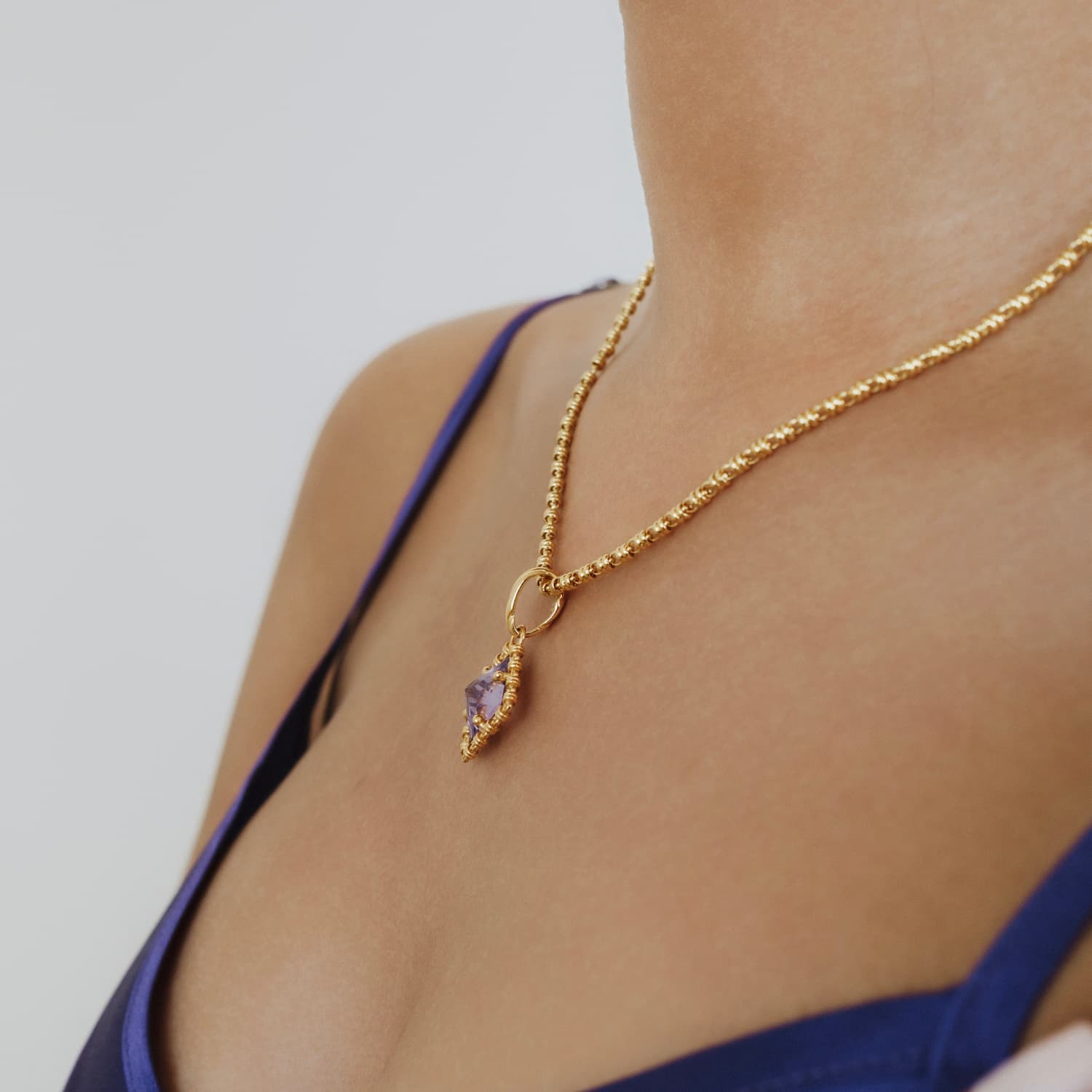 Quadra Pendant in Gold with Amethyst