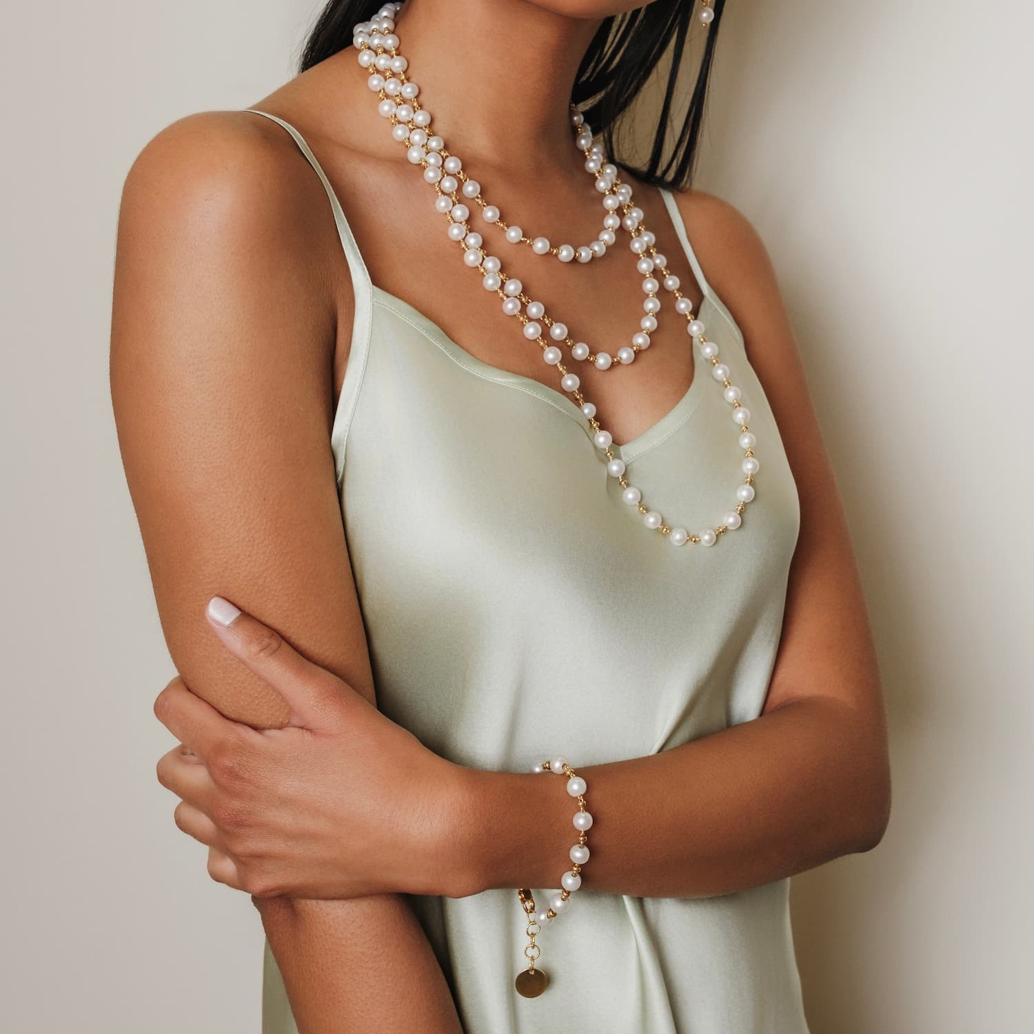 Bella Necklace with Pearls in Gold