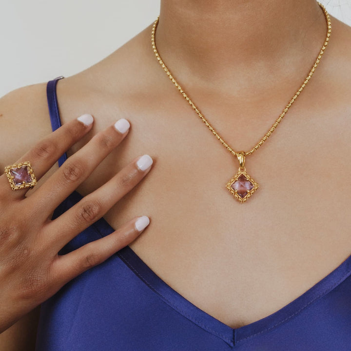 Quadra Pendant in Gold with Amethyst
