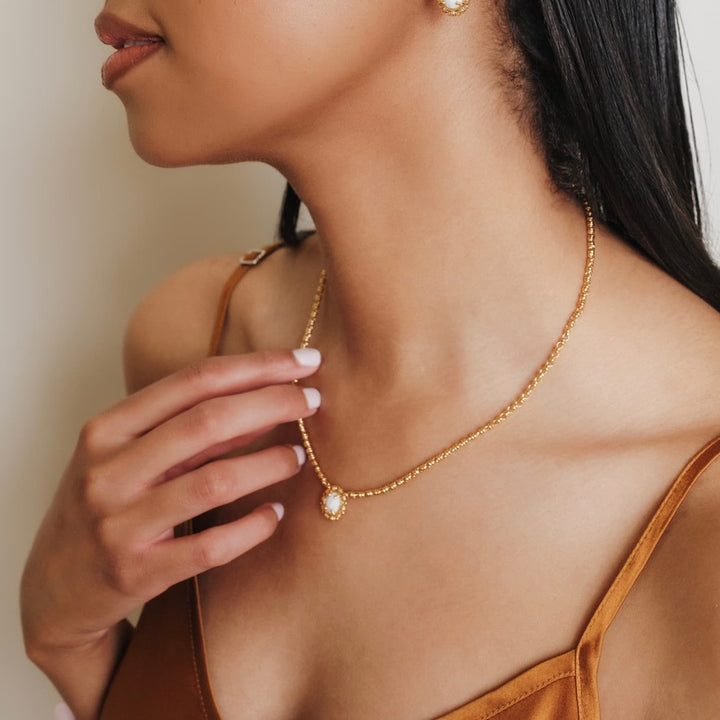 Gemma Necklace in Gold with White Agate