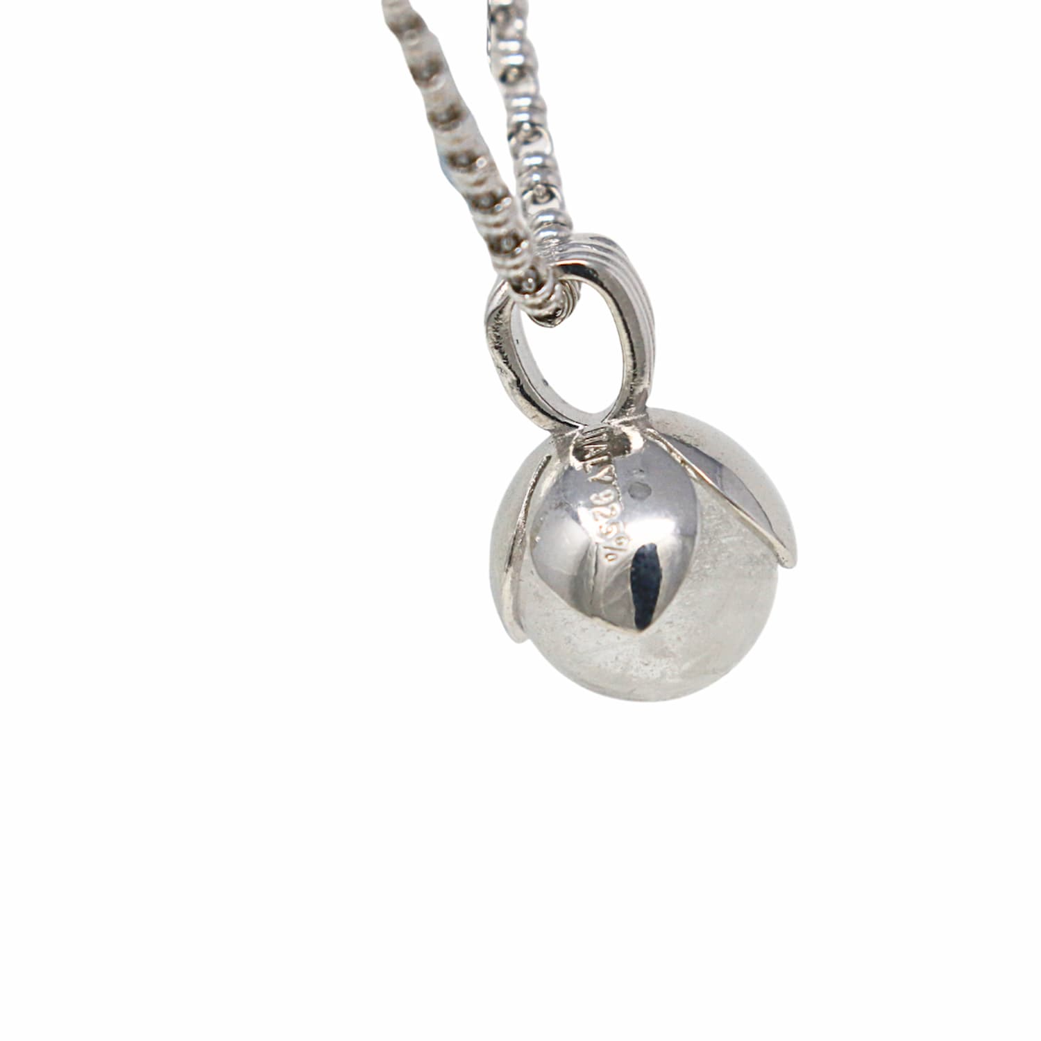 Magnolia Pendant in Silver with Crakle White Agate