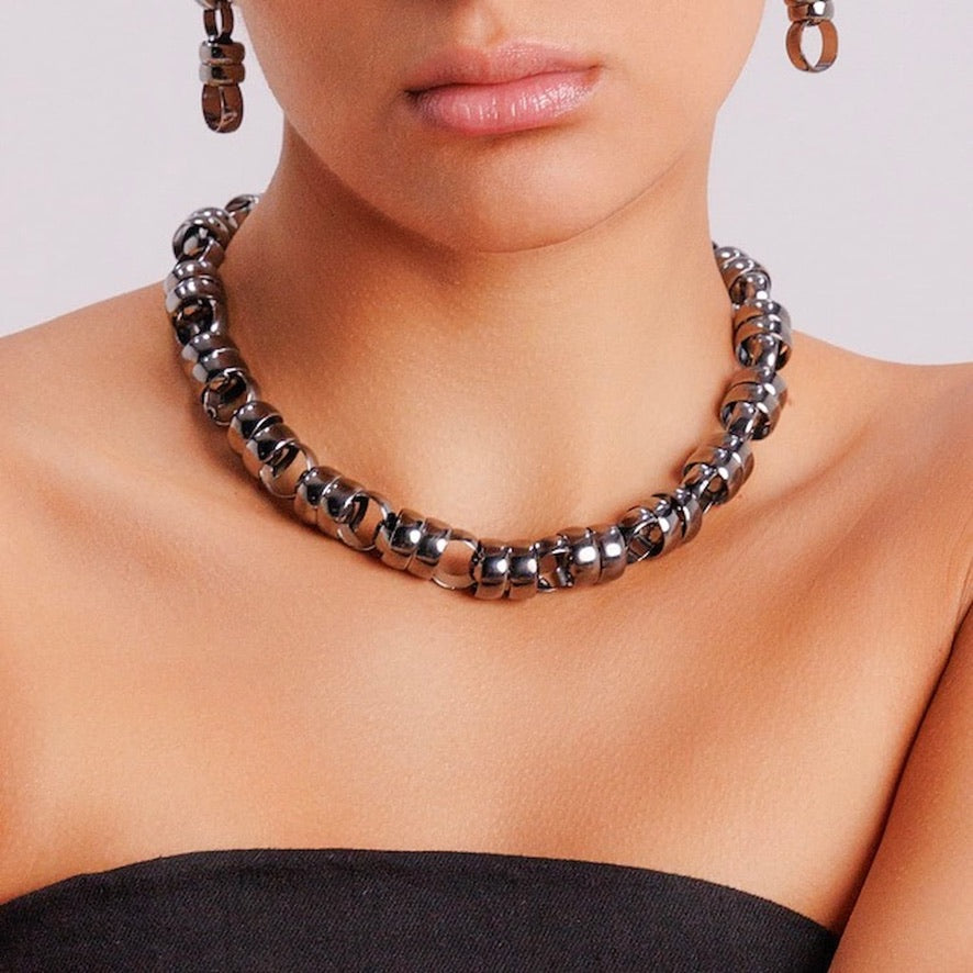 Links 1974 Necklace in Black, Grande