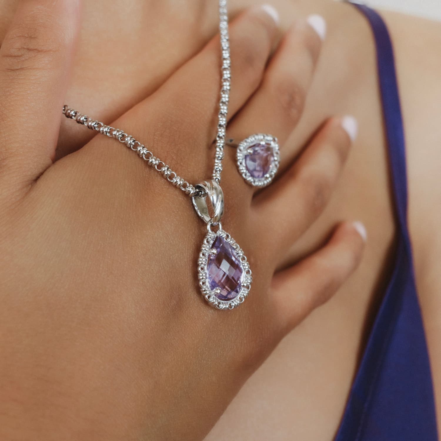 Drop Pendant in Silver with Amethyst, Small