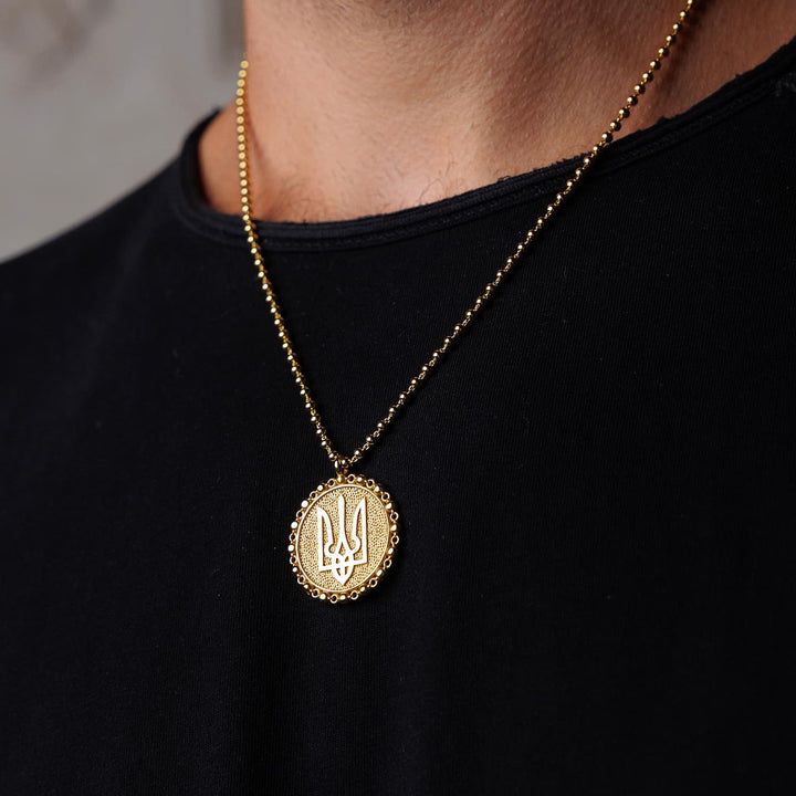 Trident Circle Necklace in Gold