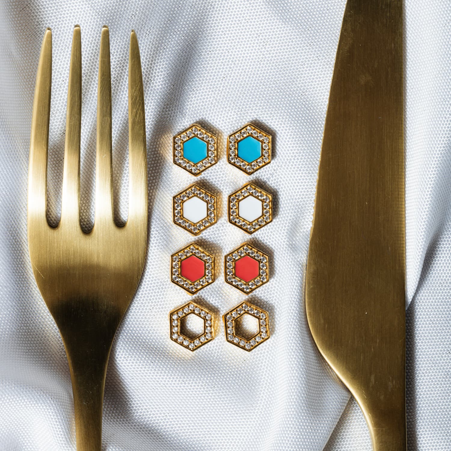 Deco Stud Earrings in Gold With Coral & Pavé
