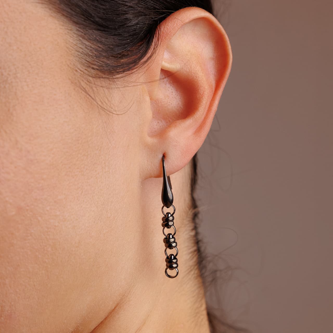 Links 5mm Earrings in Black, Short