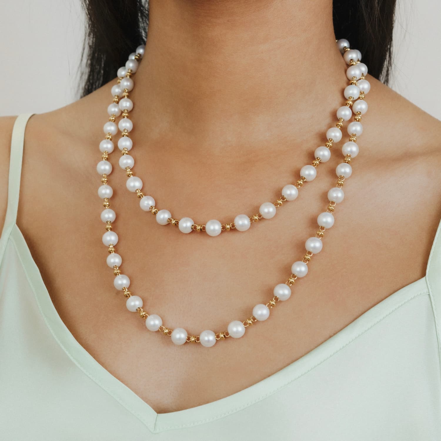 Bella Necklace with Pearls in Gold