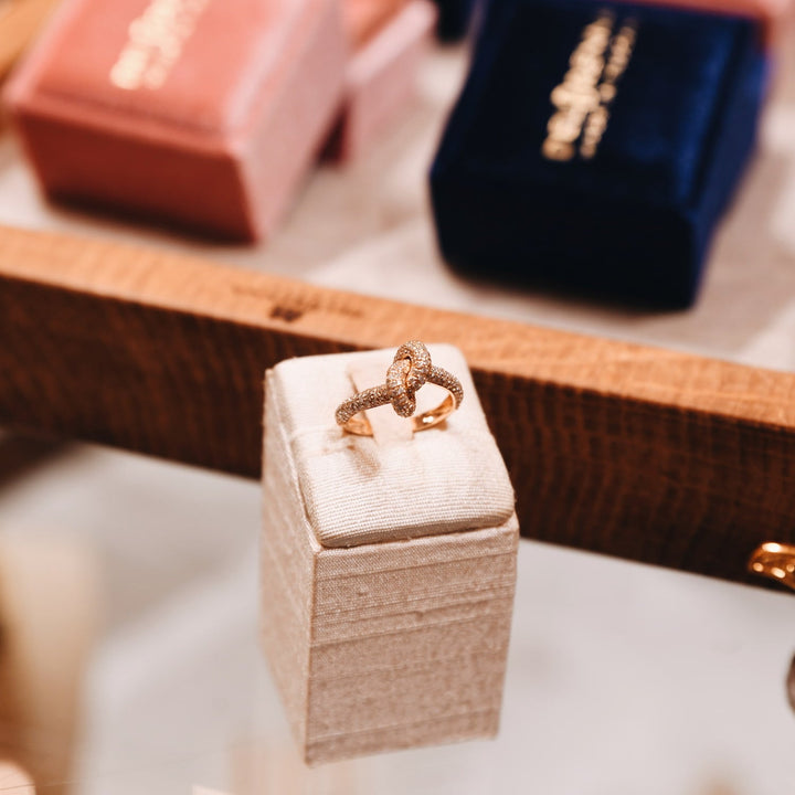 Knot Ring in 18k Yellow Gold with Diamonds