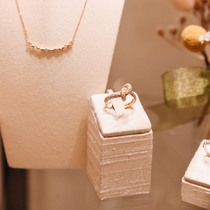 Knot Ring in 18k Yellow Gold with Diamonds