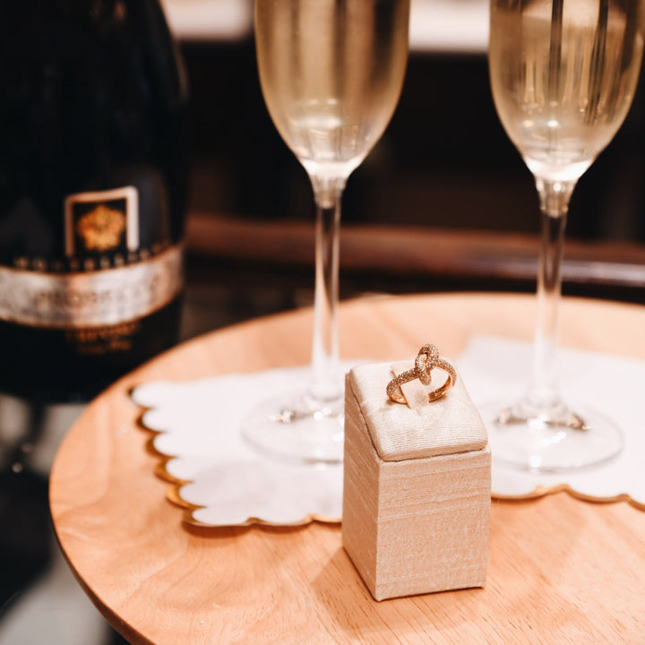 Knot Ring in 18k Yellow Gold with Diamonds