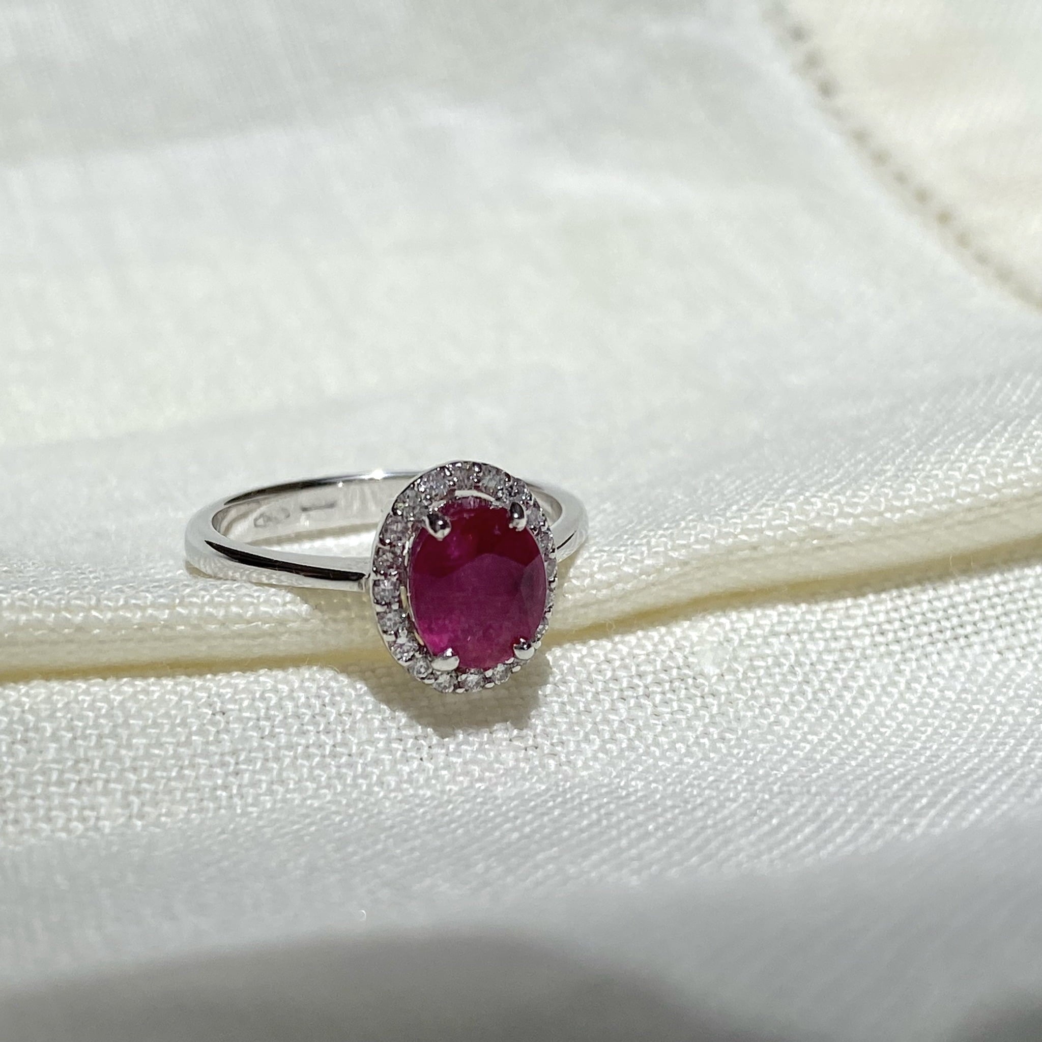 Ring in 18K White Gold with Oval Ruby and Diamond Halo