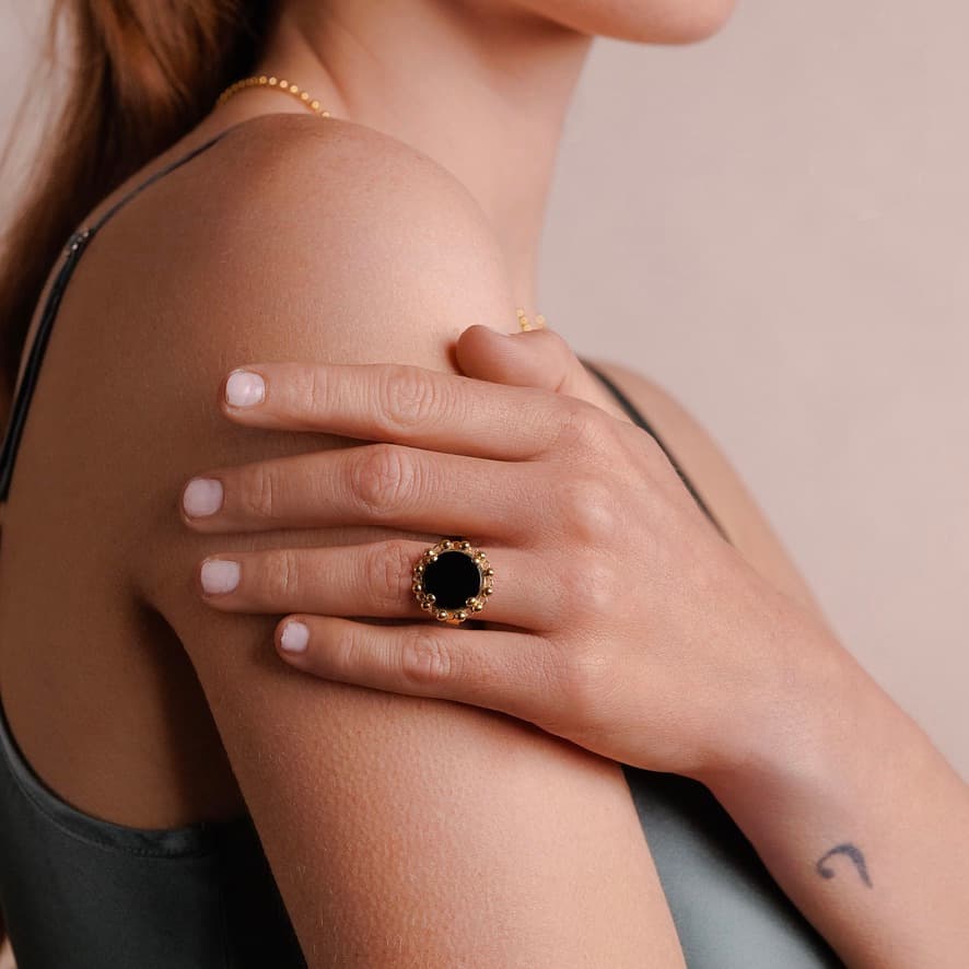 Piazza Ring in Gold with Onyx