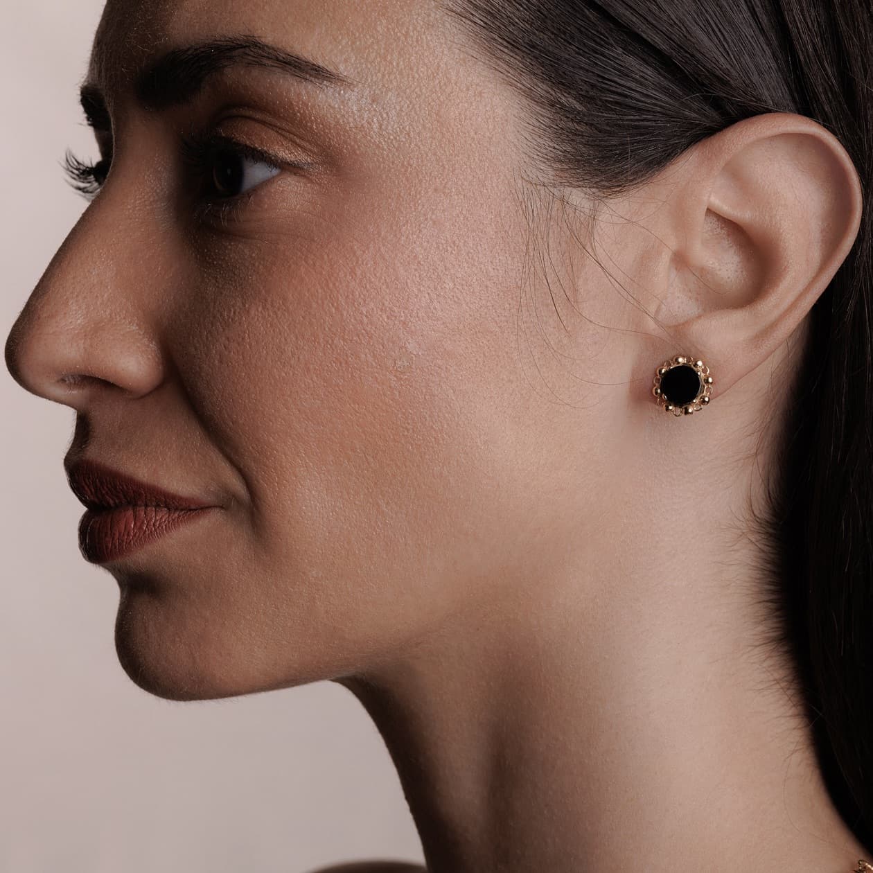 Petite Piazza Stud Earrings in Gold with Onyx