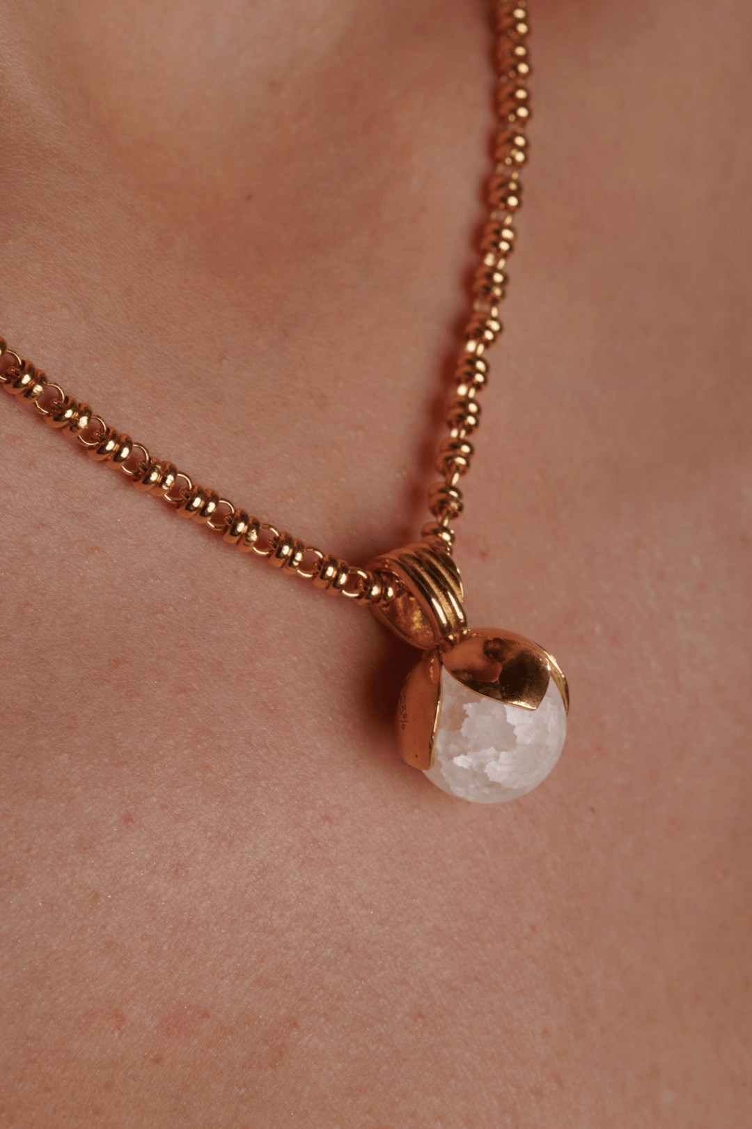 Magnolia Pendant in Gold with Crackle White Agate