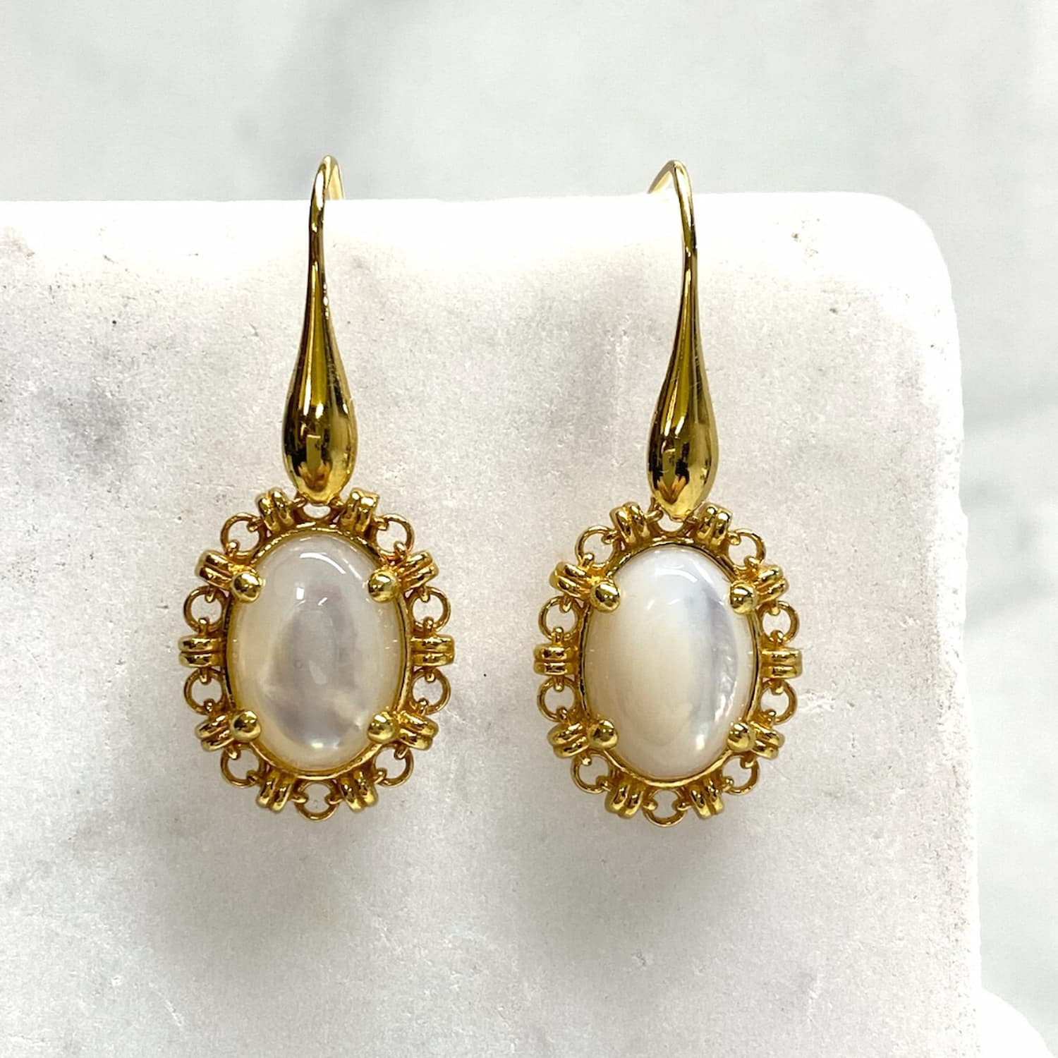 Aperitivo Earrings in Gold with Mother of Pearl