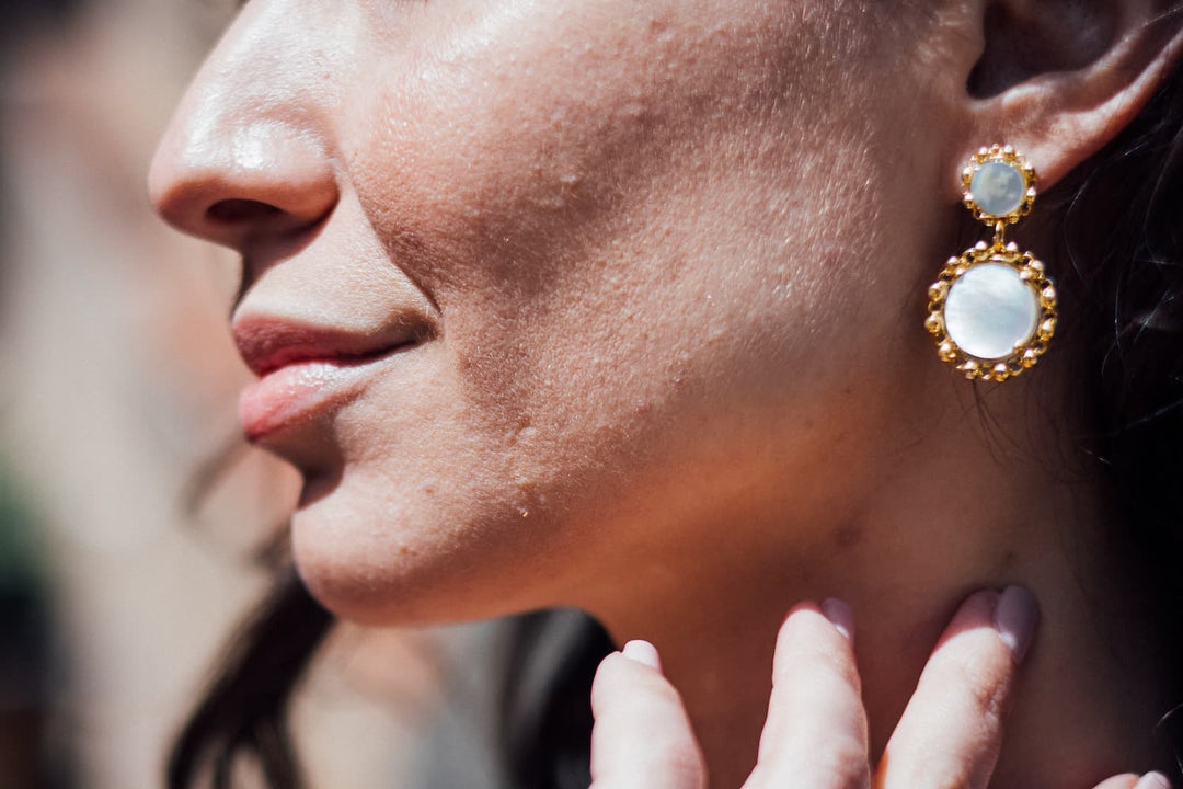 Statement Piazza Stud Earrings in Gold with Mother of Pearl