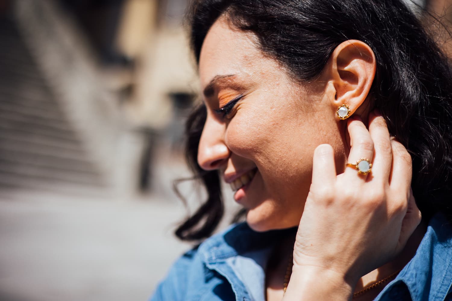 Petite Piazza Stud Earrings in Gold with Mother of Pearl