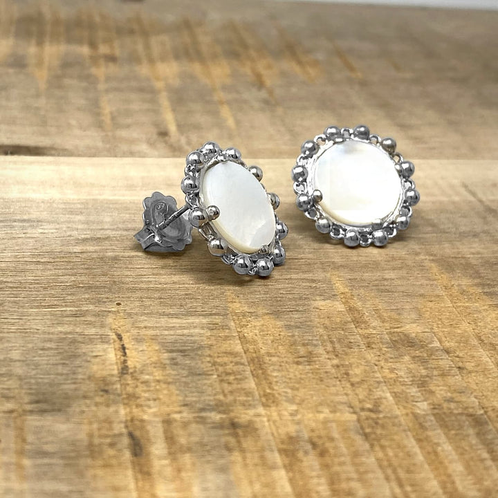 Piazza Stud Earrings in Silver with Mother of Pearl