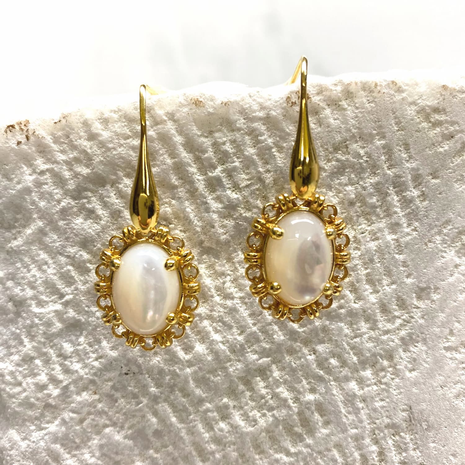 Aperitivo Earrings in Gold with Mother of Pearl