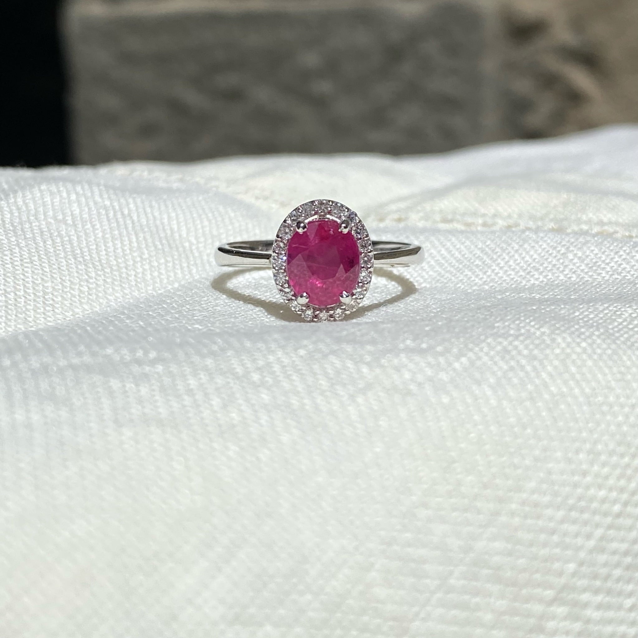 Ring in 18K White Gold with Oval Ruby and Diamond Halo