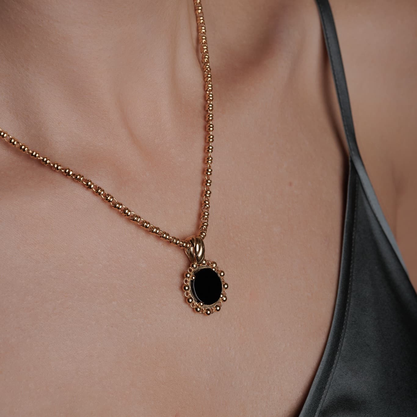 Piazza Pendant in Gold with Onyx