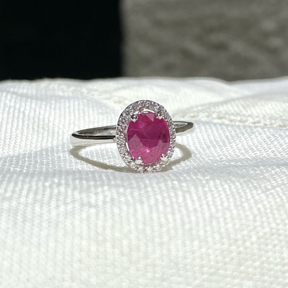 Ring in 18K White Gold with Oval Ruby and Diamond Halo