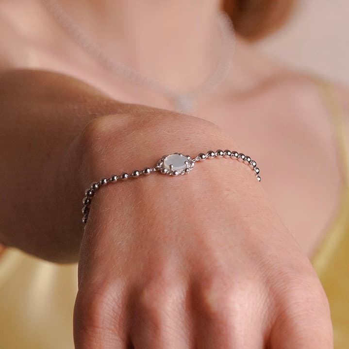 Petite Piazza Bracelet in Silver with Mother of Pearl