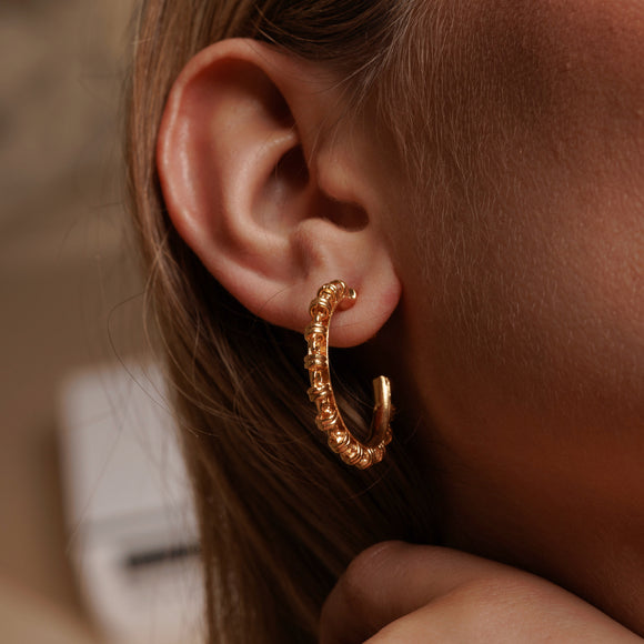 Links 3mm Large Hoop Earrings in Gold